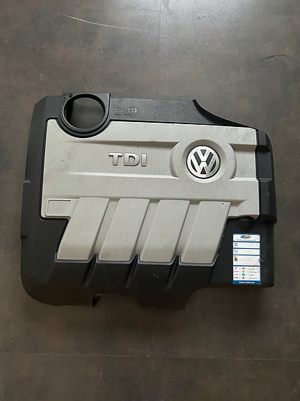 Volkswagen TDI moottorinpäällismuovi