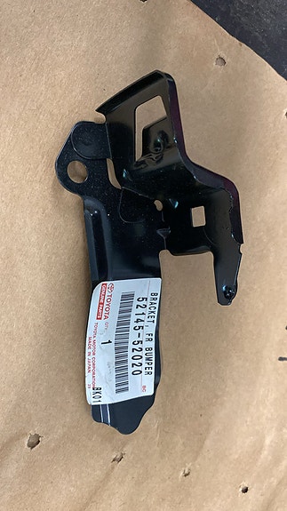 Toyota puskurin kiinnitysrauta 52145-52020