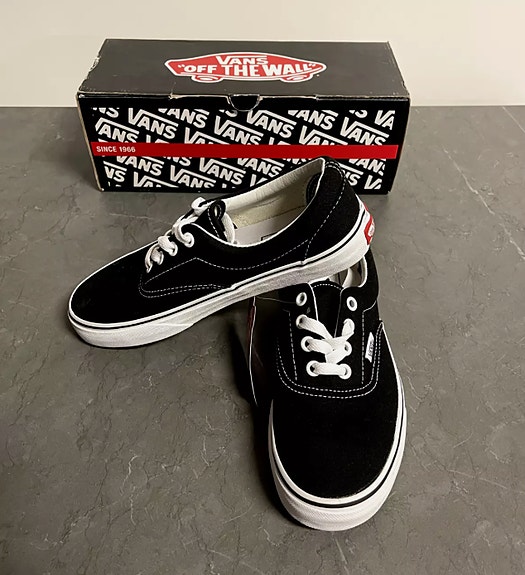 Vans Era Black/White Eri kokoja saatavilla ILMAINEN TOIMITUS