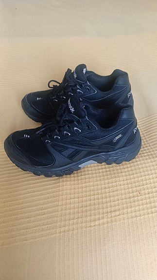 Gore-tex lenkkarit. 37