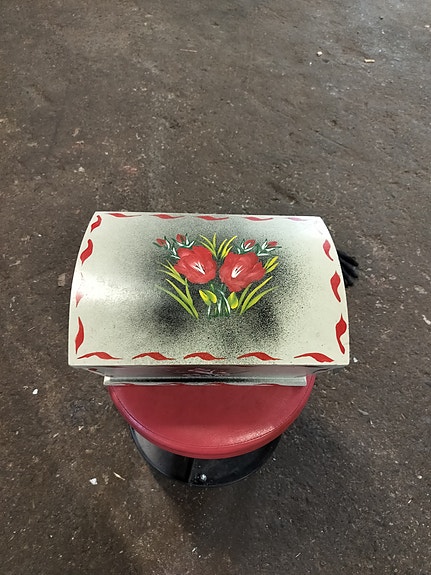 Puinen pieni arkku