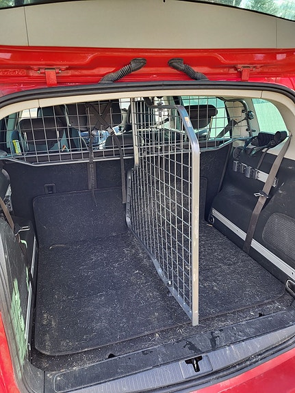 Koiraverkko ja tilanjakaja Opel Zafira Tourer