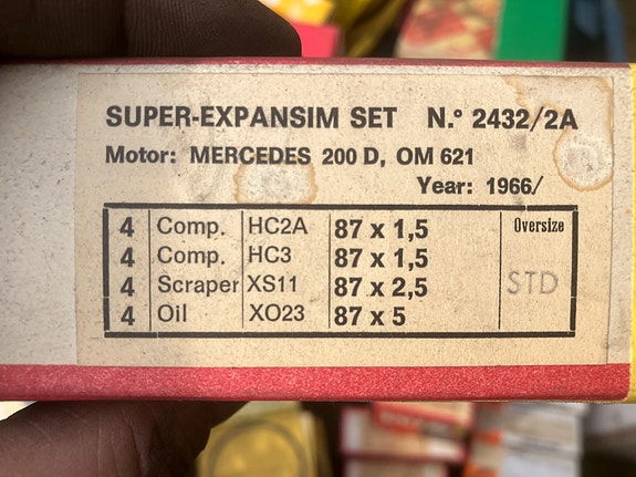 Mercedes-Benz 200D OM621 Männänrenkaat  66-