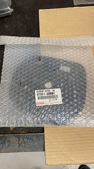 Toyota sivupeilin peiliosa oikea 87931-60B10