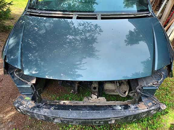 Chrysler Voyager konepelti