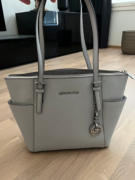 Michael Kors jet set bag, väri cement
