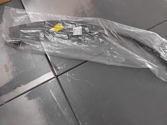 Etupuskurin alalippa Opel Astra-J