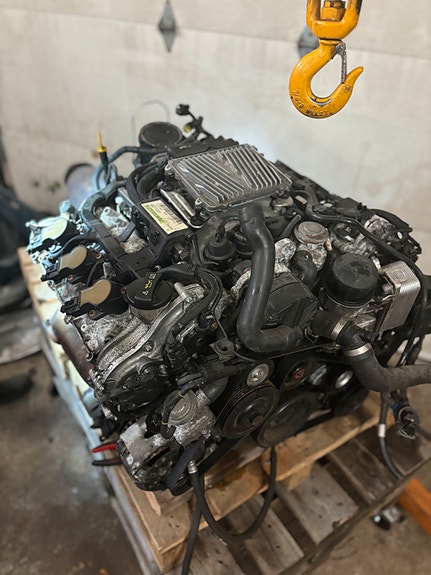 Myydään RIKKINÄINEN Mercedes Benz CLS 350 bensa moottori apulaitteineen 272.964