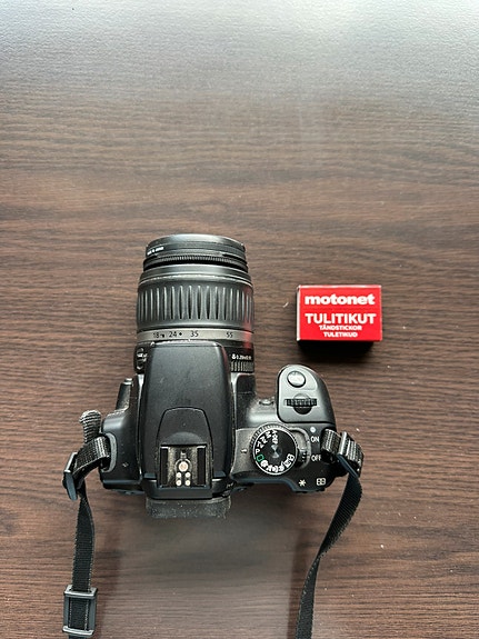 Canon EOS 400D -järjestelmäkamera + objektiivi