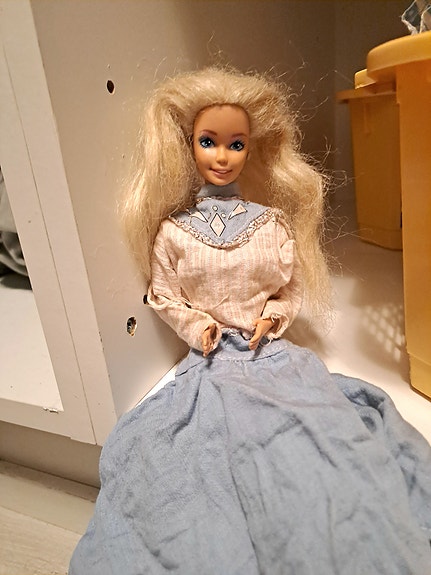Barbien vaatteita (vintagea & käsintehtyjä)