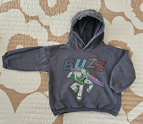 Reserved Buzz Lightyear collegehuppari 110cm