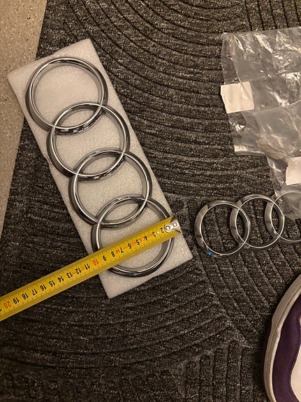 Audi etumerkki ja takamerkki