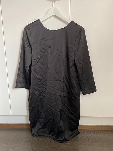Kerran käytetty mekko