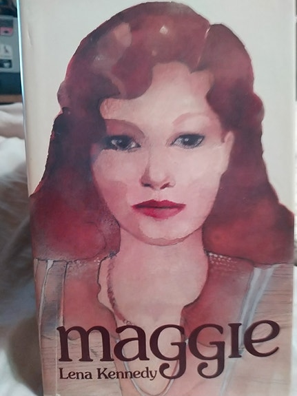 MAGGIE - Lena Kennedy