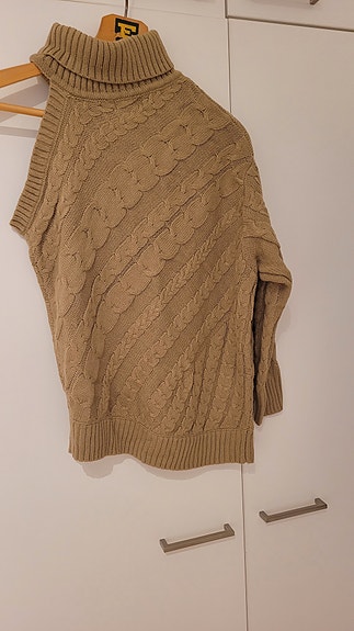 Tyylikäs  ja siisti tummanbeige One Shoulder neule