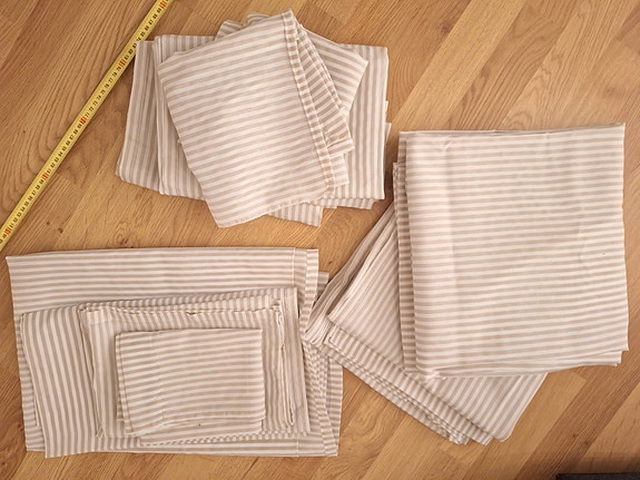 IKEA Bymott verhot (2 kpl) ja setti verhokappoja