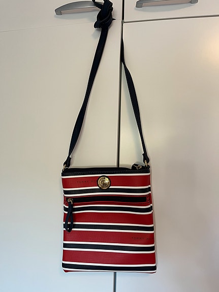 Tommy Hilfiger olkalaukku