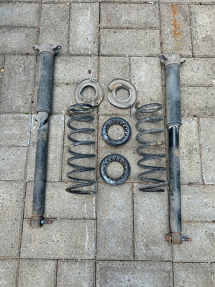 Volvo V40 mk2 takaiskunvaimentimet ja jouset