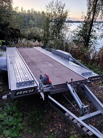 Kippaava autotraileri 2750kg
