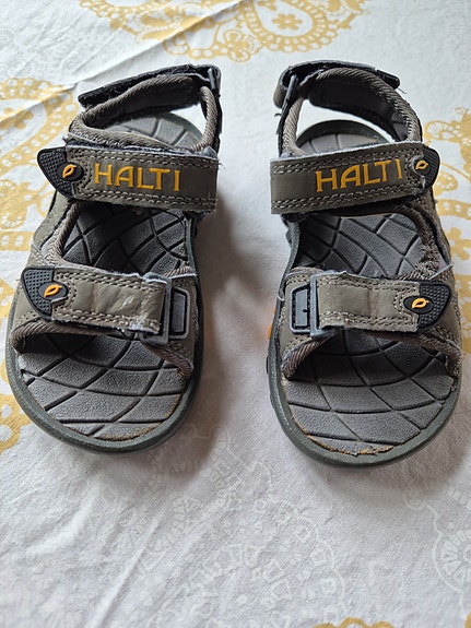 Halti sandaalit koko 25