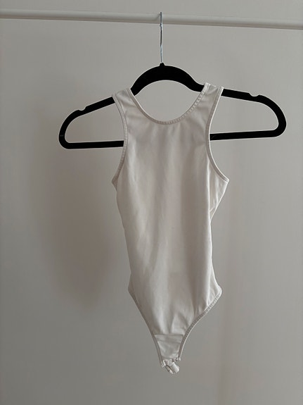 12storeez body cotton top with open back