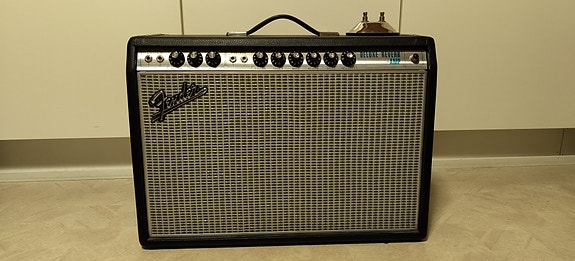 Fender 68' DELUXE REVERB -kitaravahvistin