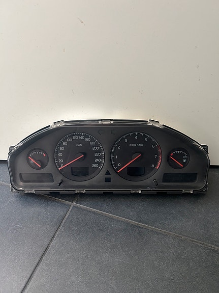 Volvo bensan mittaristo