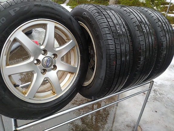 205/60-16 OEM Volvo 5x108 / 63,4