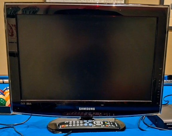 Samsung HD Ready TV 19" + kaupan päälle kaapelidigiboksi
