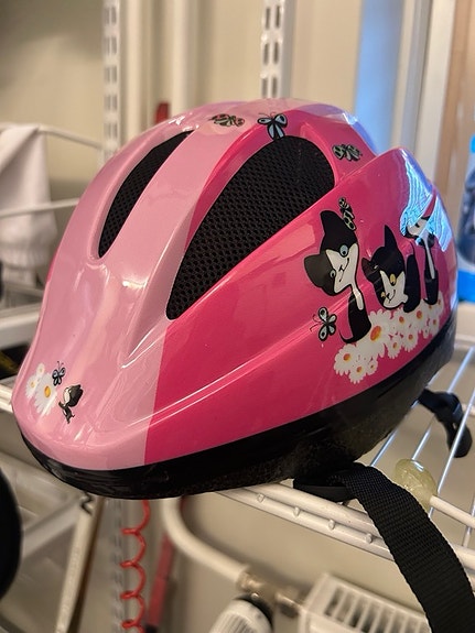 Muutaman kerran käytetty kypärä