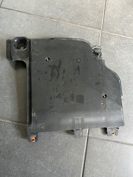 Volkswagen Polo pohjamuovi