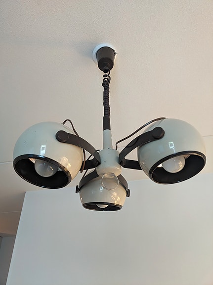 Lampukas hissivalaisin