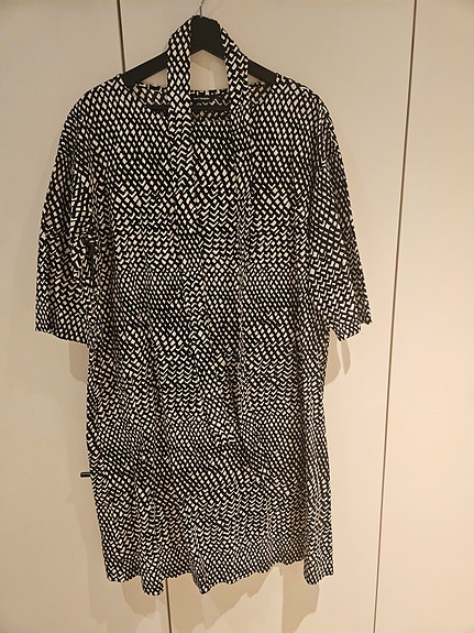 Marimekko mekko 42, mustavalkoinen