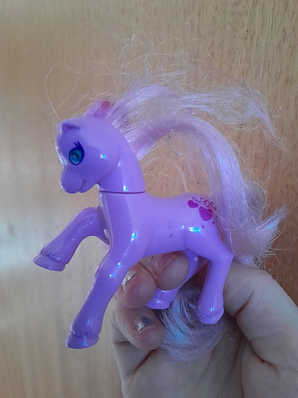 Pieni lila poni