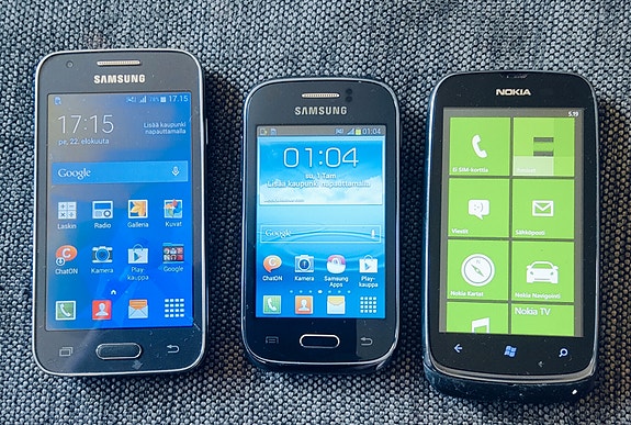 3kpl Vanhoja Samsung & nokia puhelimia
