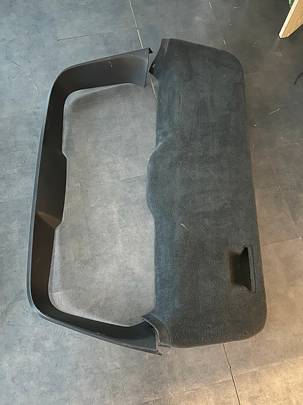 Volvo V70 mk3 takaluukun verhoilut