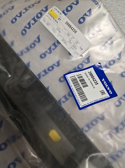 Volvo V70 lista oikea takaovi alempi uusi