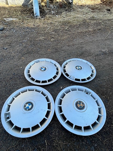 Bmw e30 pölykapselit
