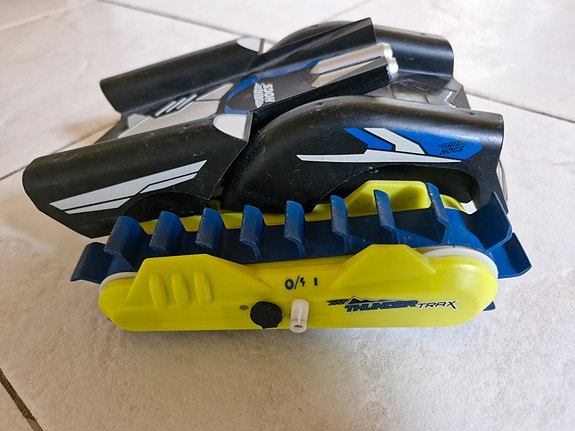 Air Hogs Thunder Trax kauko-ohjattava ajoneuvo