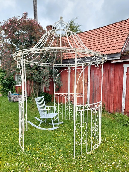 Valkoinen keinutuoli