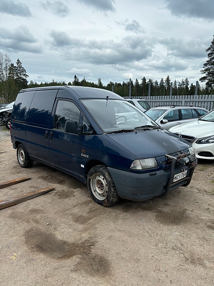 Myydään osina Peugeot Expert 1.9td vm.98