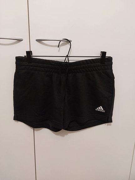 Adidas shortsit