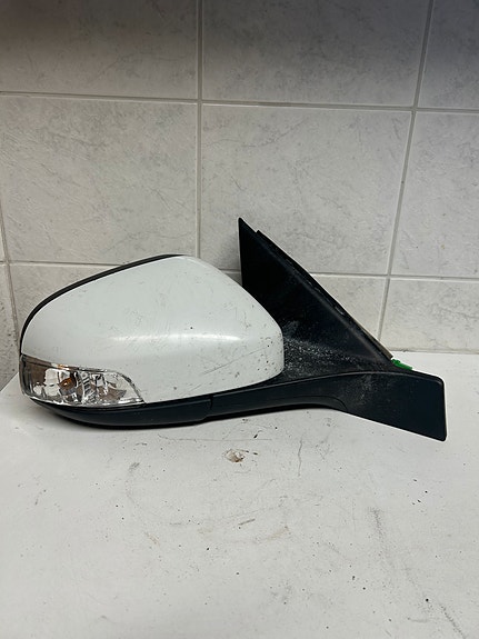 Volvo V70 mk3 oikeanpuolen sivupeili