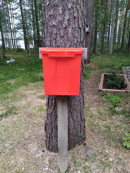 Punainen postilaatikko