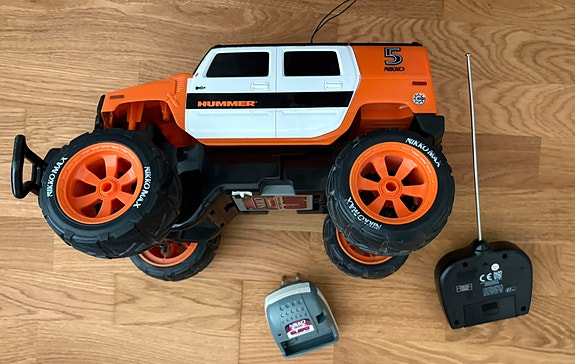 Nikko 14.5" RC Hummer H2 Swingback Radio Control Car (