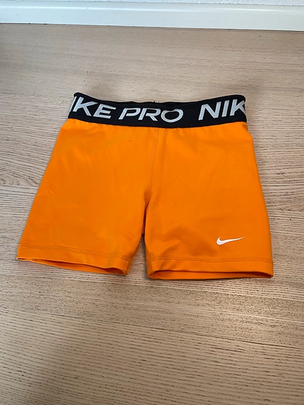 Nike pro shortsit