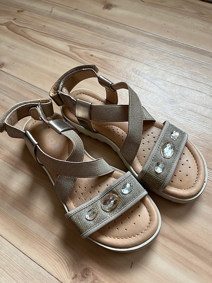 Geox kultaiset sandaalit 34
