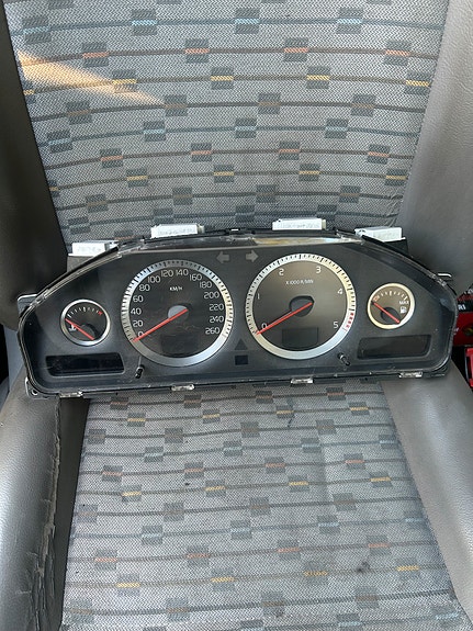 Volvo dieselin mittaristo