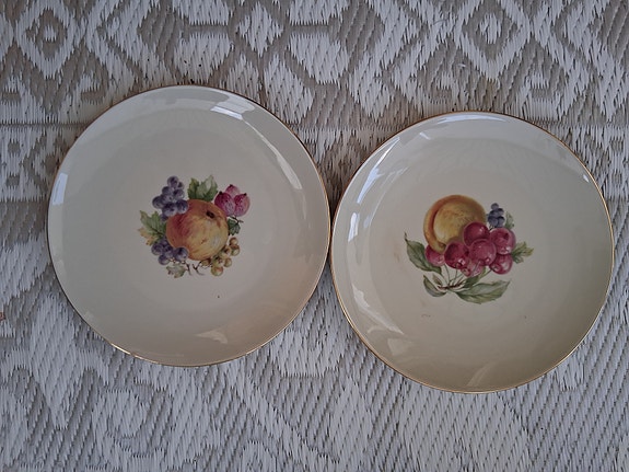 Hutschenreuther bavaria lautaset- Hedelmäkuvio. 2 kappaletta.