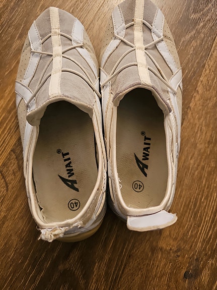 Await naisten kevyet kengät koko 40 beige